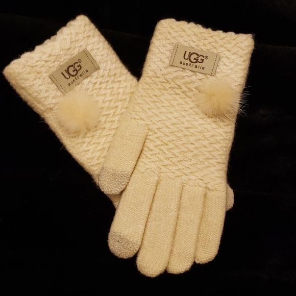 UGG HAT AND INFINITY SCARF, GLOVES SET NEW - Picture 5 of 7